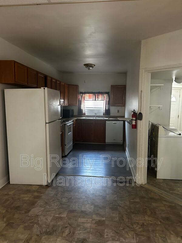 441 Walnut St – photo 4
