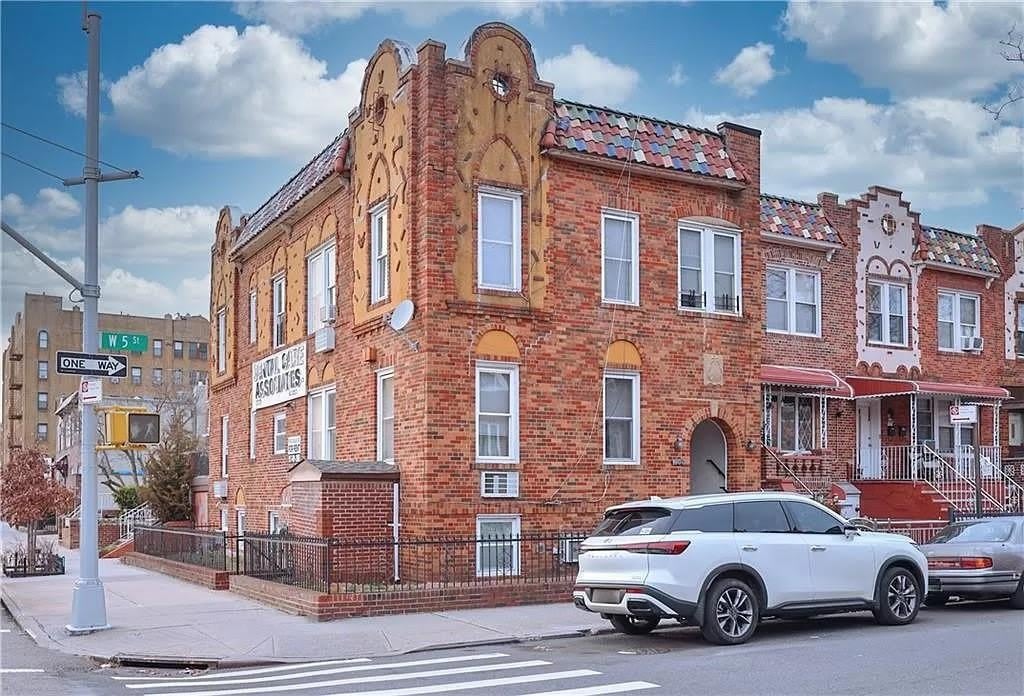 1600 W 5Th Street – photo 2