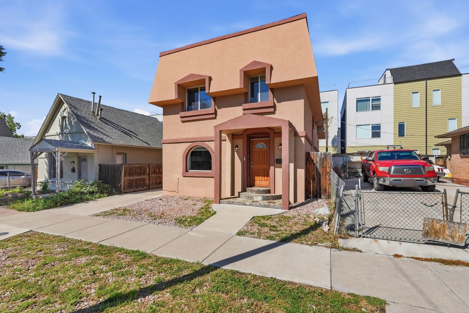 Spacious Jefferson Park Home with Solar & EV Charging – photo 3