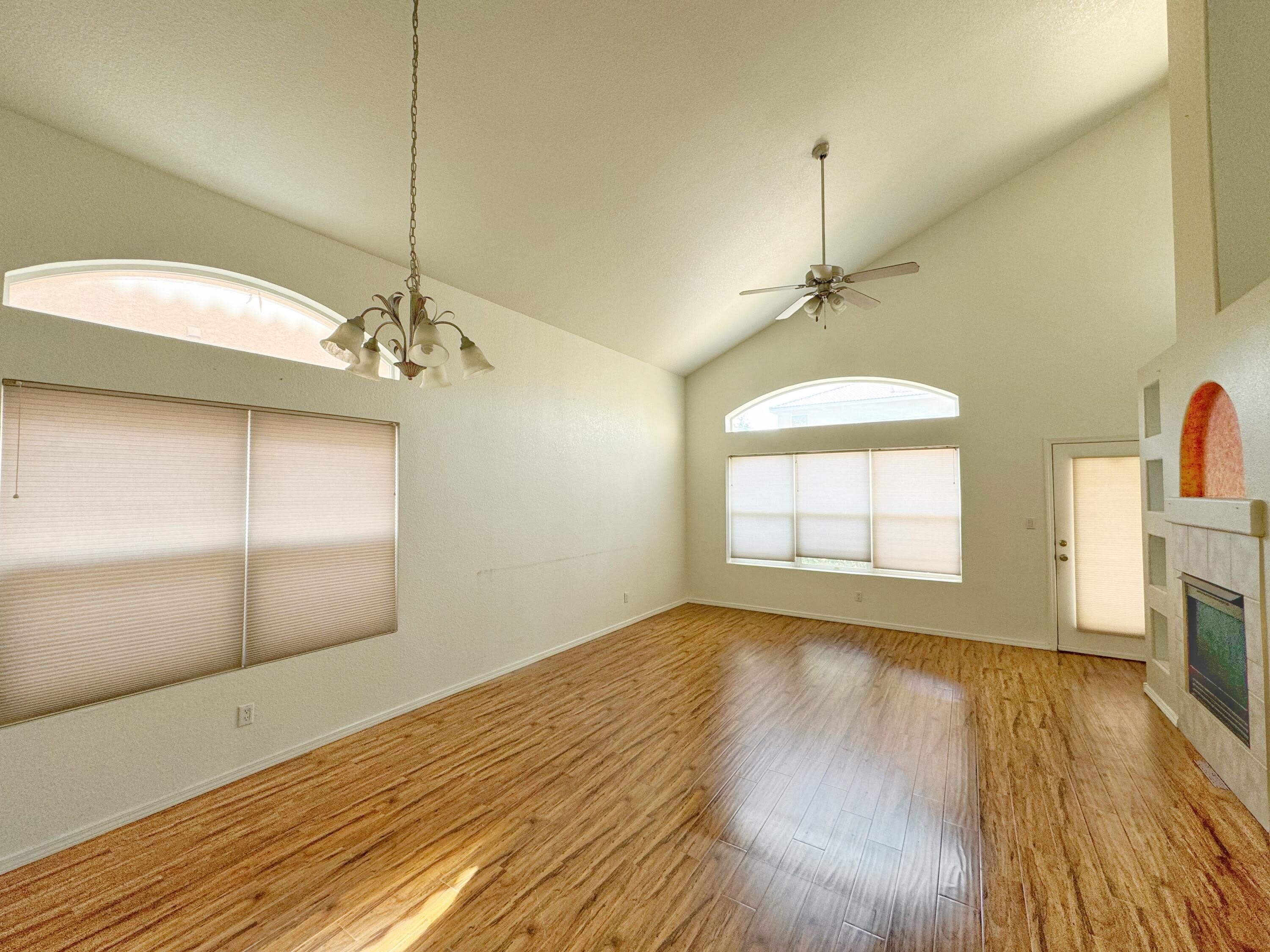 7424 Desert Eagle Road NE – photo 3