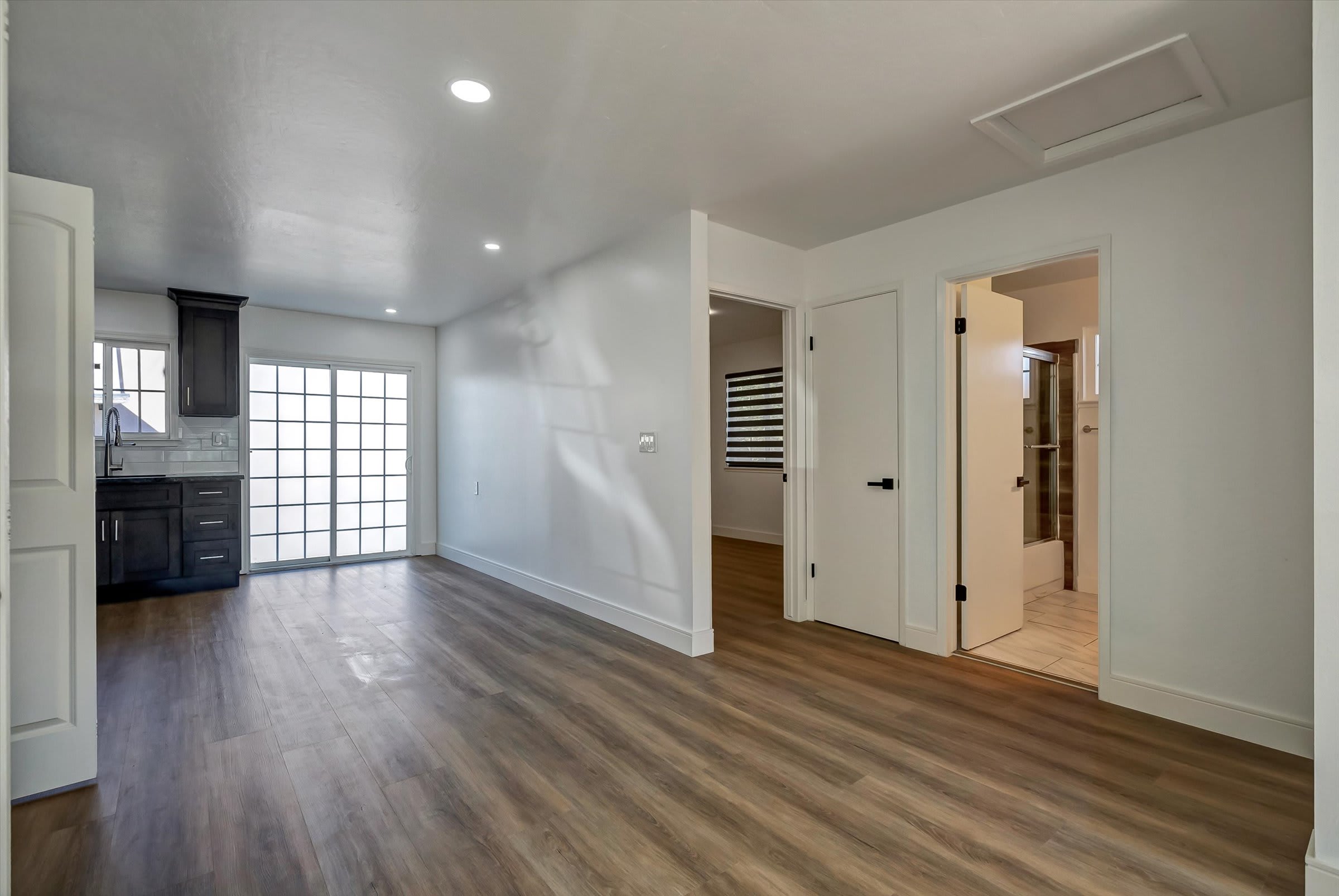 568 Simon Street – photo 4