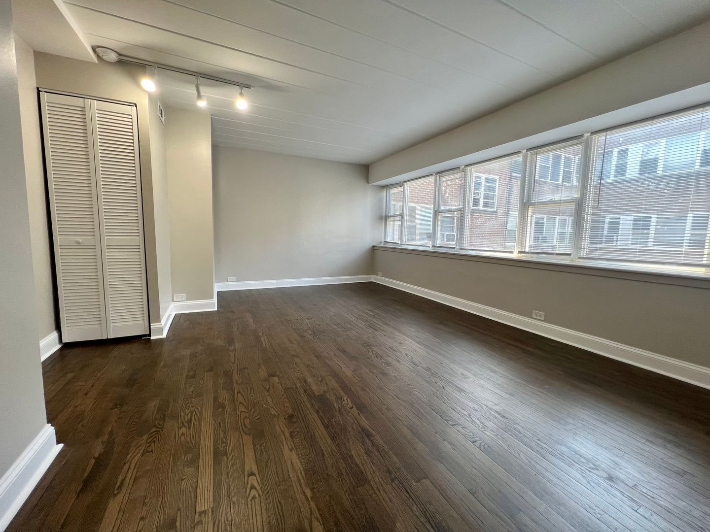 6021 North Fairfield Avenue – photo 3