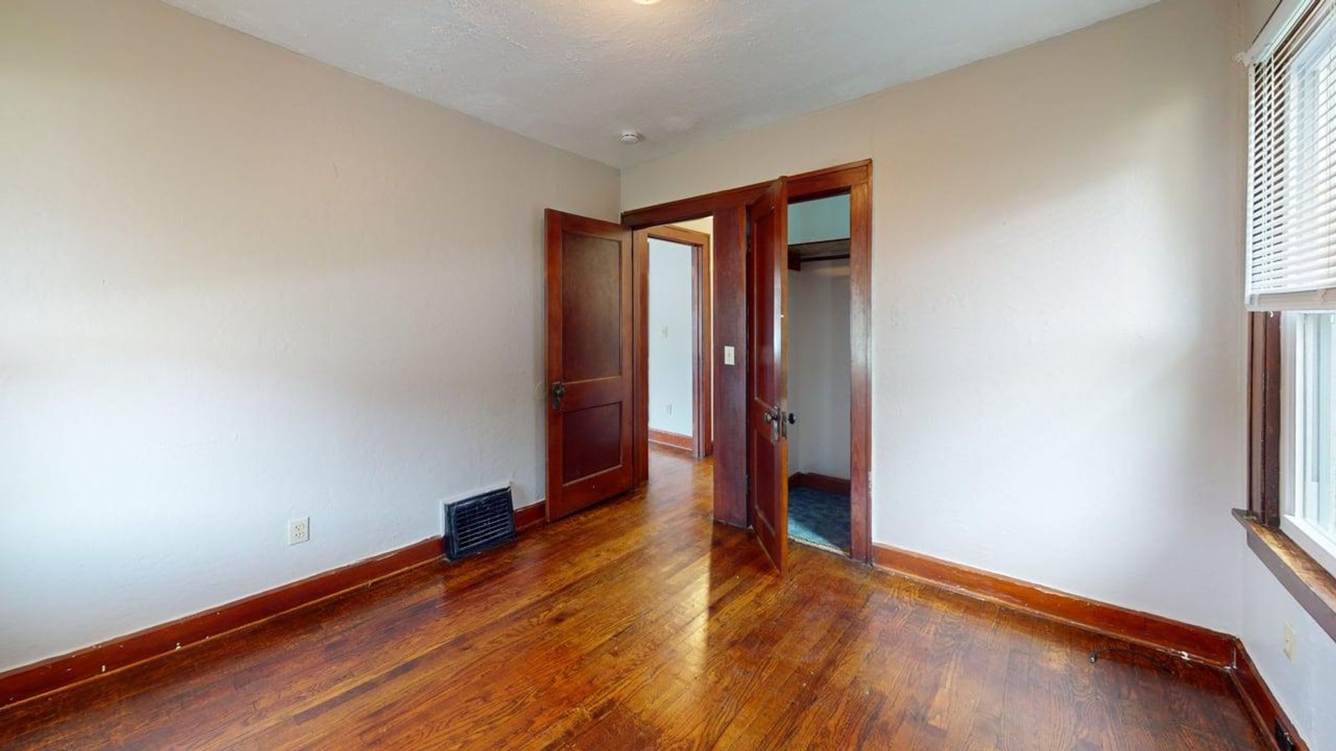 Lorain 2 bd/ 1 bath Single family Home – photo 4