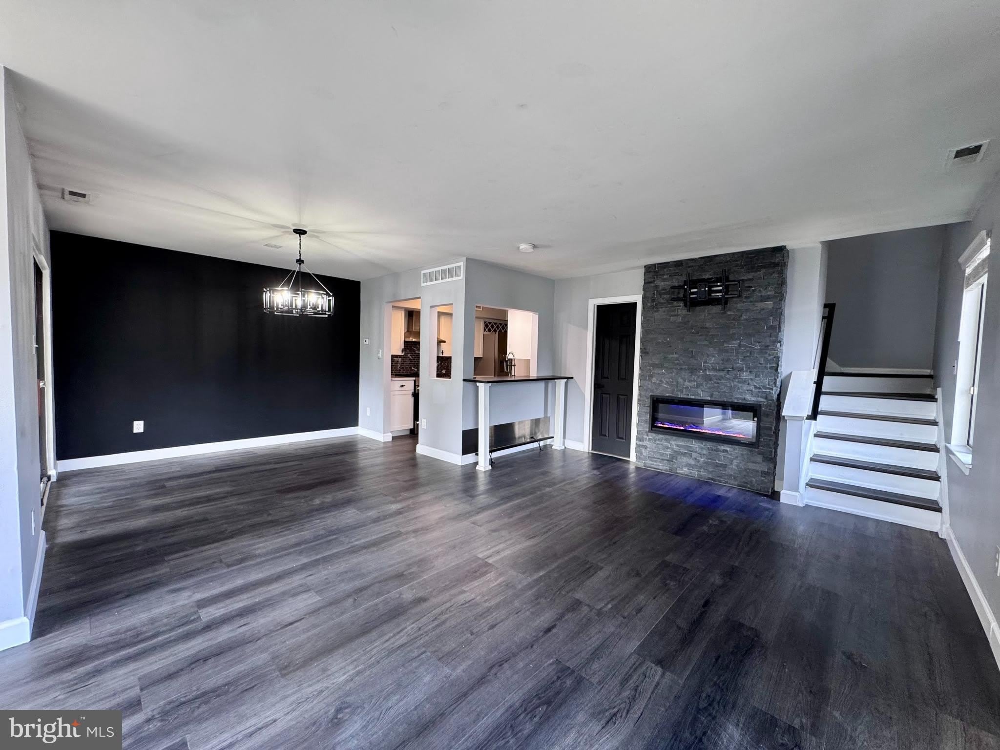 1403 ROBERTS Way – photo 5