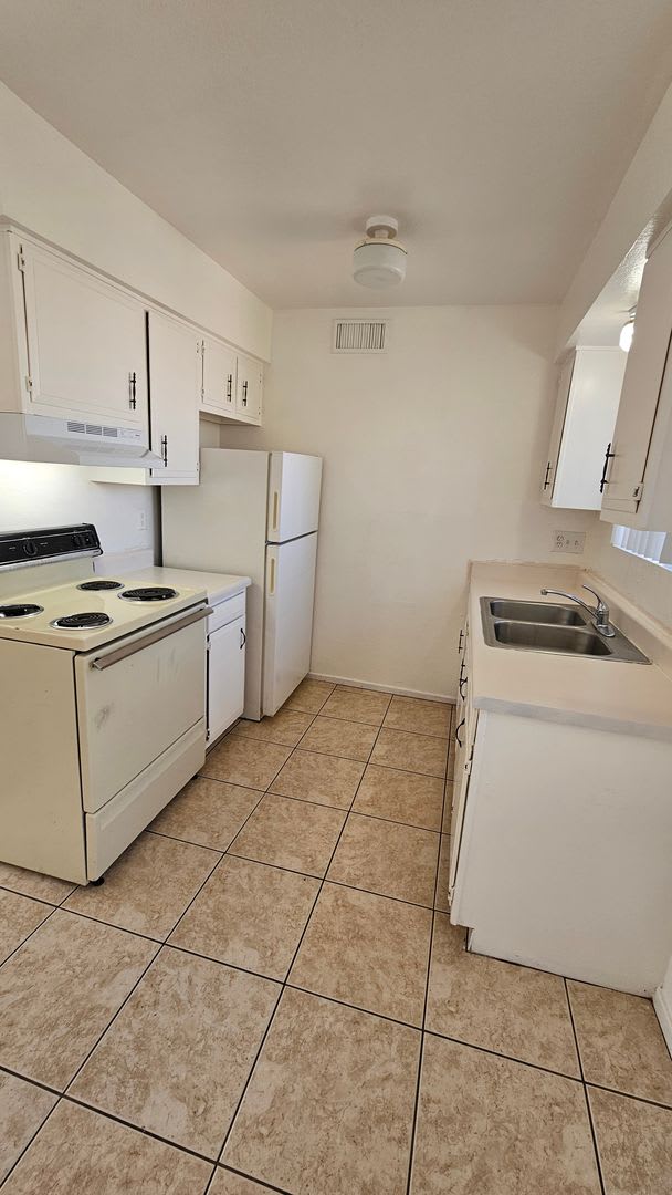 1 month FREE RENT!* 2 bedroom 1 bath apartment home! – photo 3