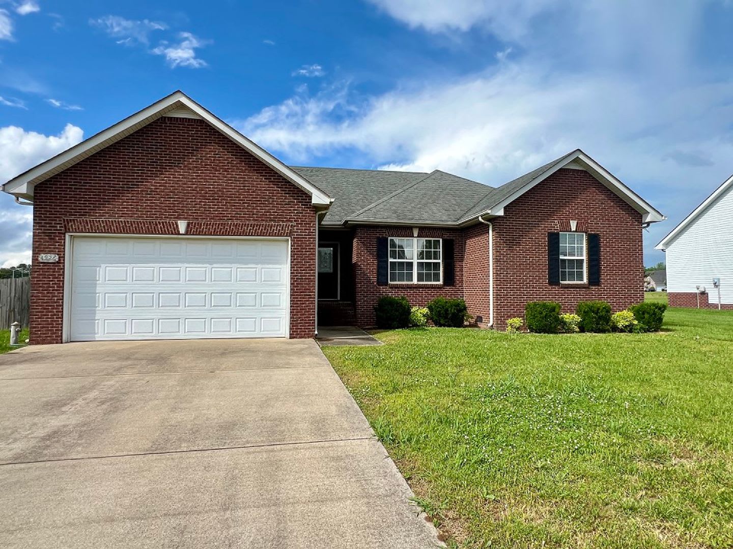 3 BR 2.5 Home+ Lrg Bonus, *Fenced Backyard* Blackman Area – photo 2