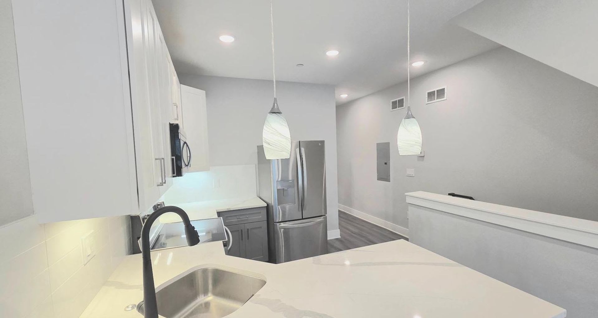 University City 3bd/3bth Bi-Level – photo 4