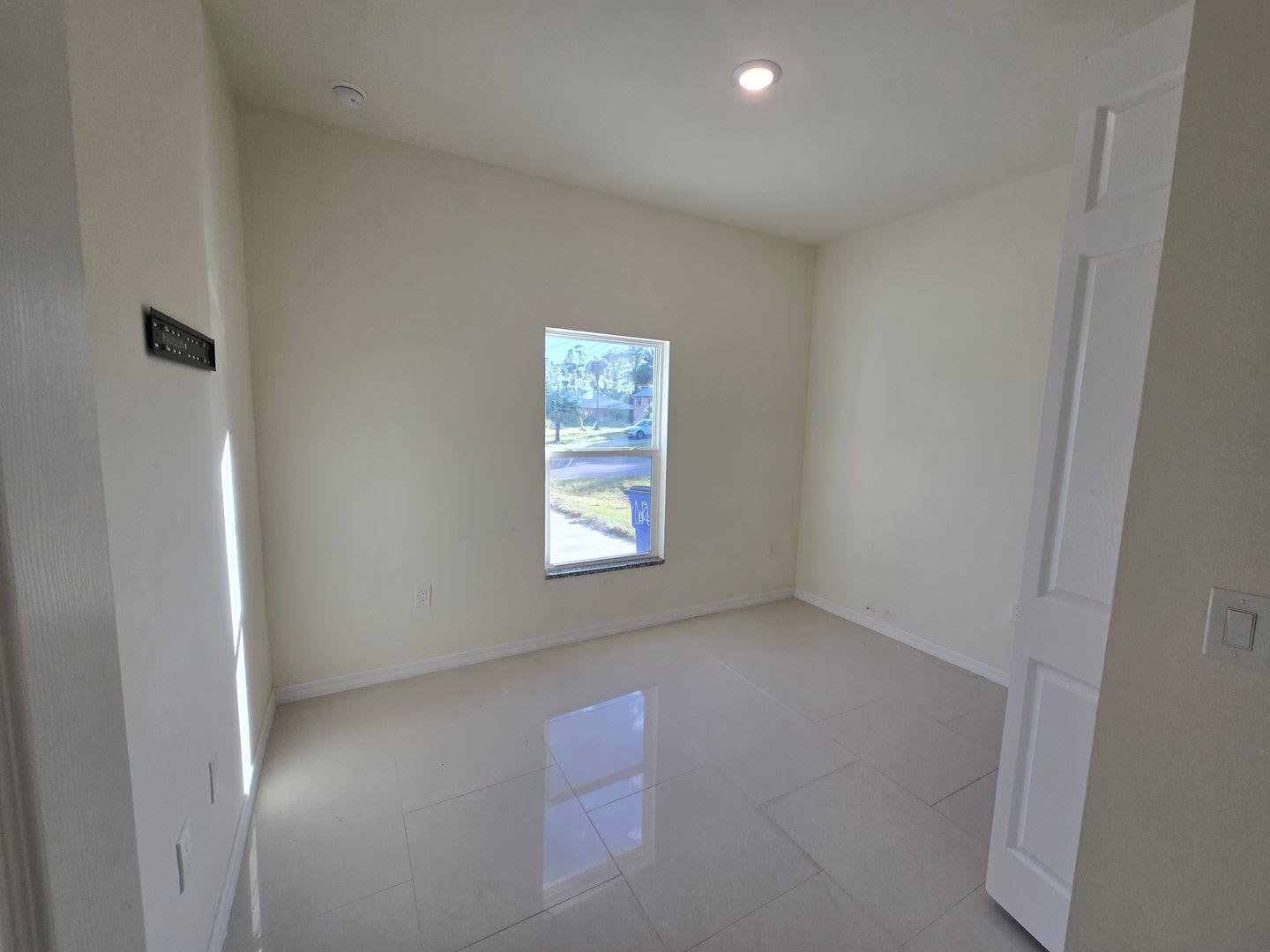 Great location, close to ST RD 82-Three bedroom/2 bathroom – photo 4