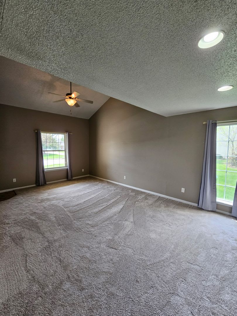 3 bed, 2 bath Duplex, South Columbia – photo 2