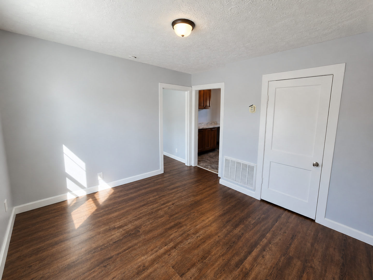 224 E Oak St – photo 5