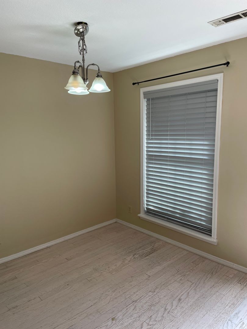 Darling 1 Bed 1 5 Bath Townhouse With Small Fenced Yard – photo 4