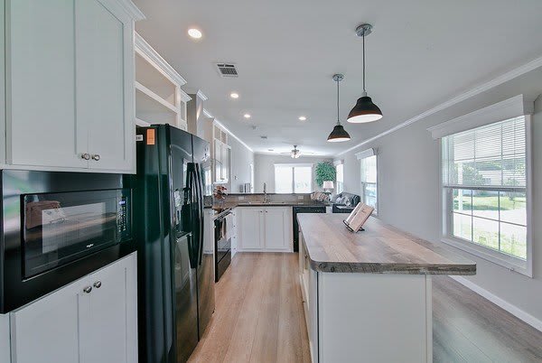 475 Netherland Ave – photo 2