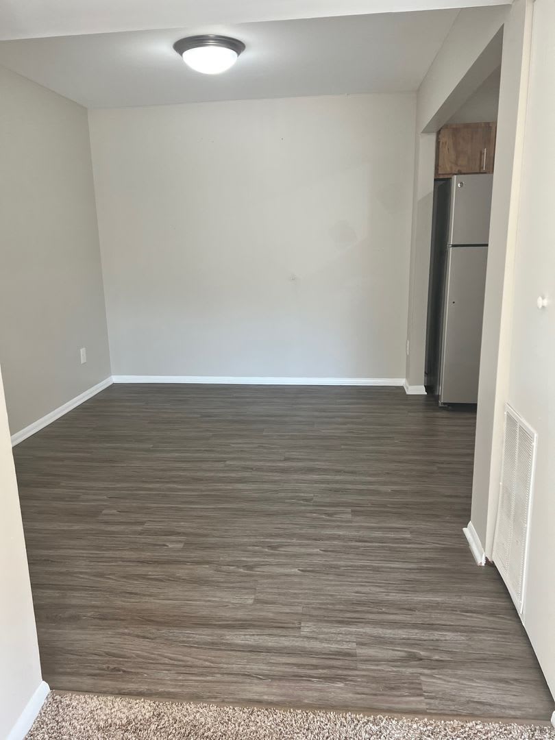 Spacious 2-Bedroom Apartment for Rent in Chesterton – Prime Location and Comfort – photo 4