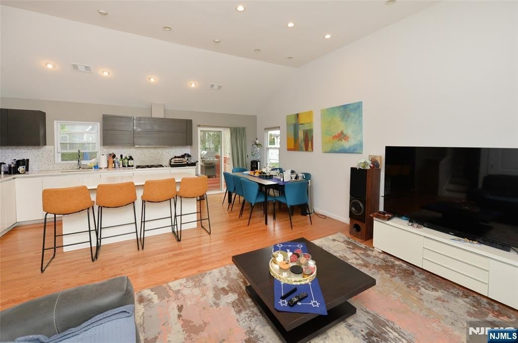 38-55 Van Riper Place – photo 4