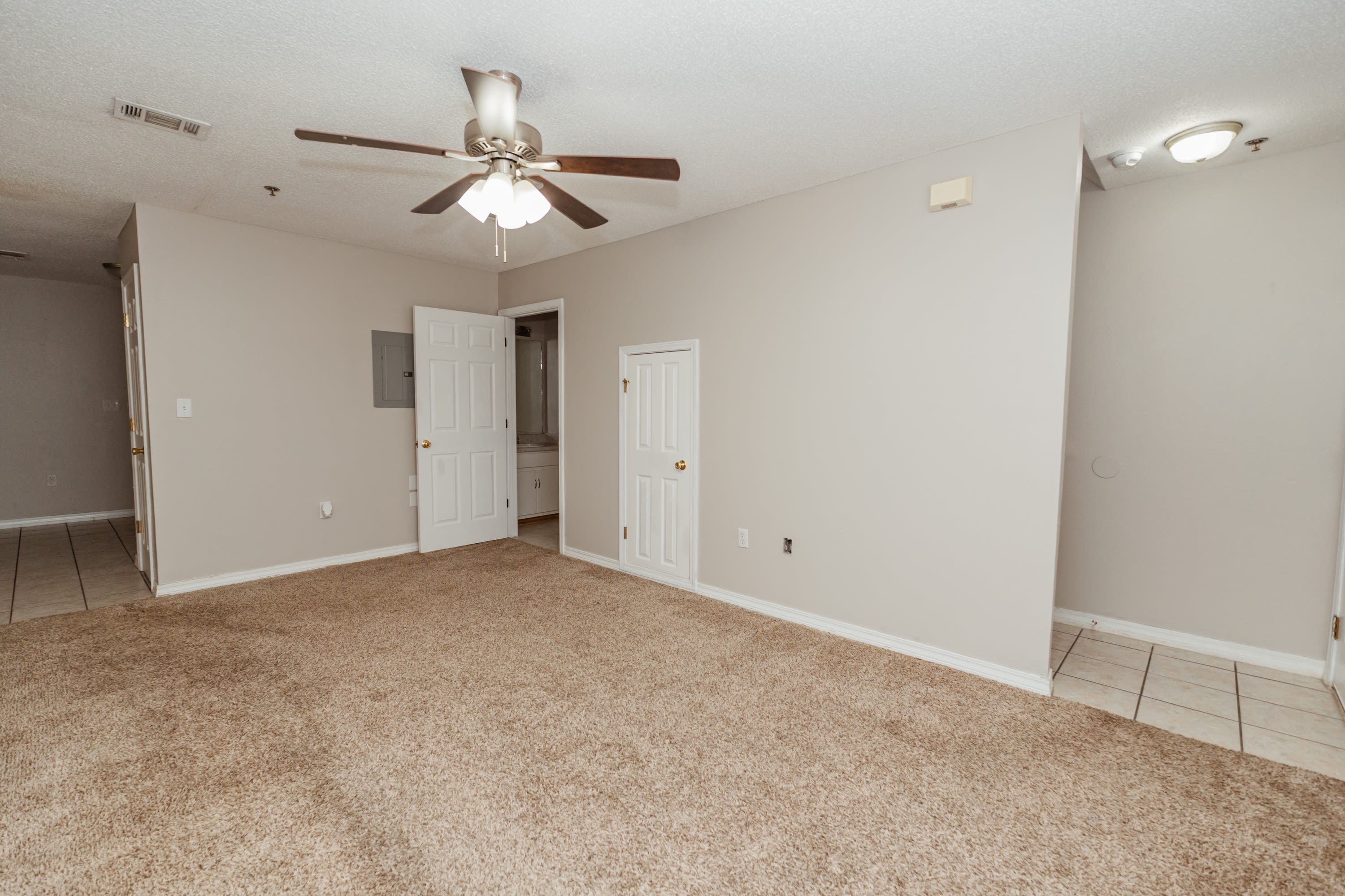 226 Runnymeade Drive – photo 2