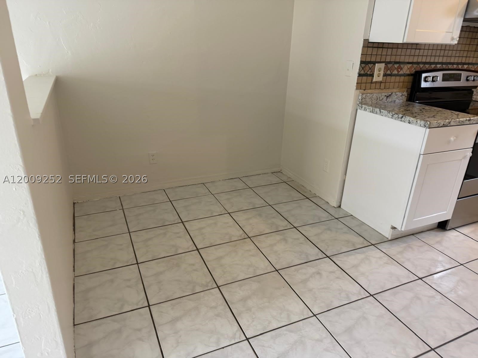 728 SW 7th St – photo 4