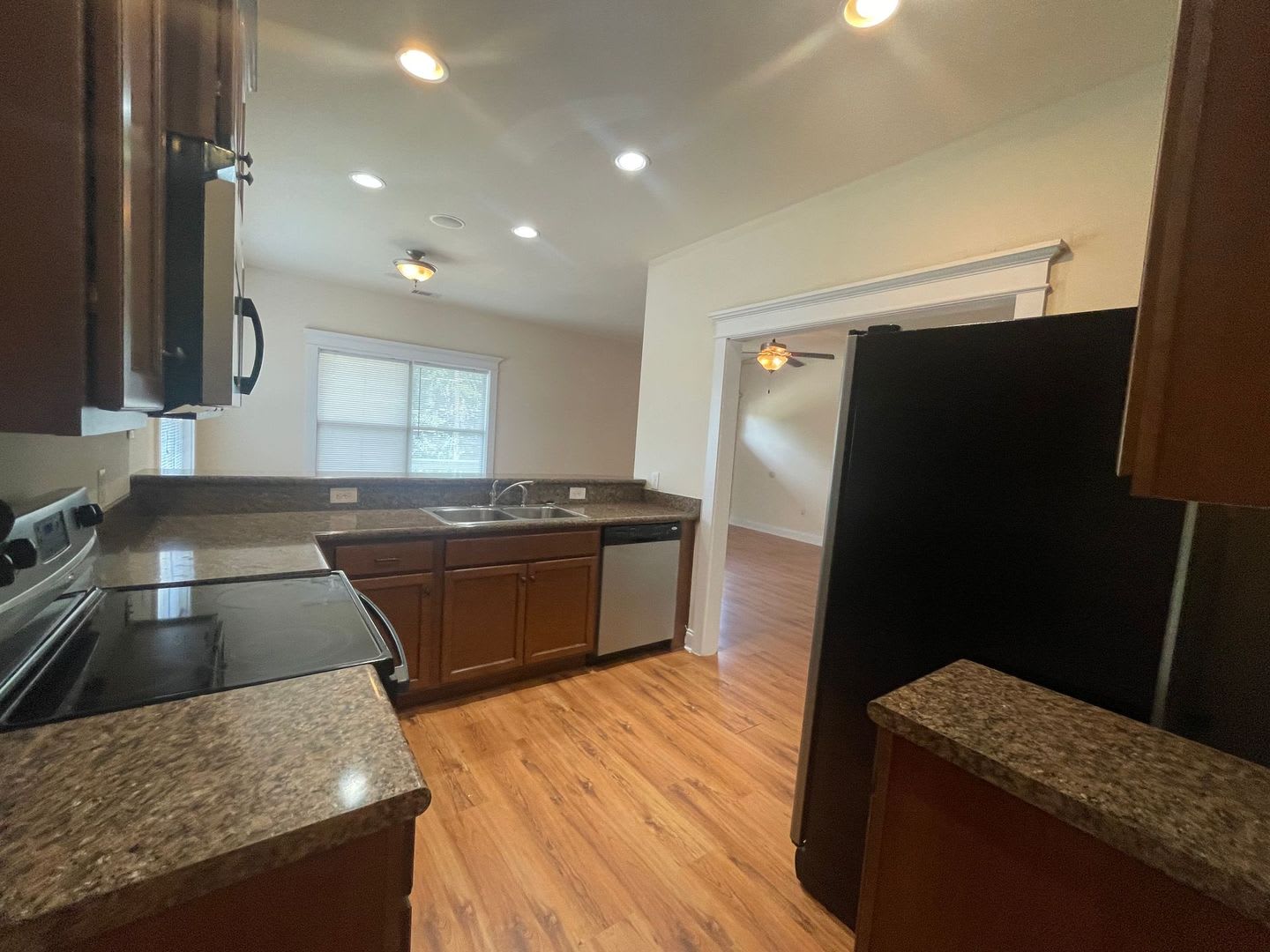 PRE-LEASING FOR AUGUST 5TH 2027! – photo 5