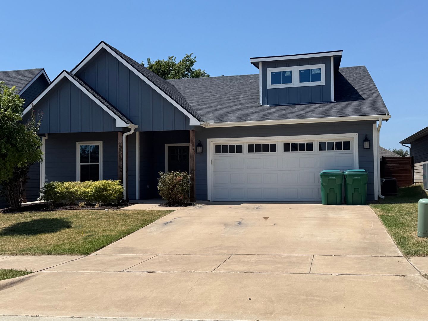 BEAUTIFUL CUSTOM HOME FOR LEASE! 3/2/2 COTTAGES AT MAGNOLIA VILLAGE SHERMAN TX – photo 3