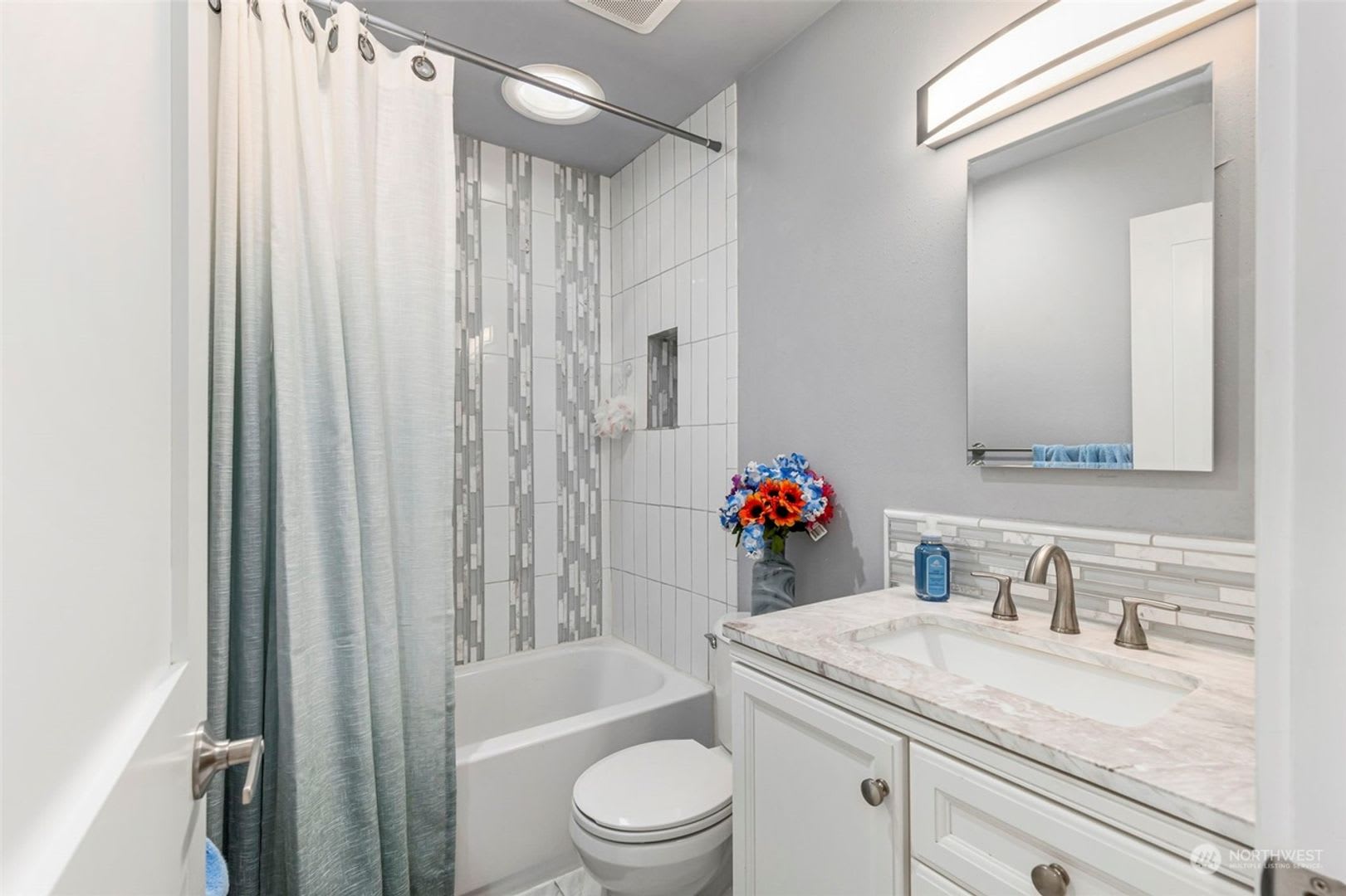 Open Concept 2BR 1 BA Bremerton Rambler – photo 4