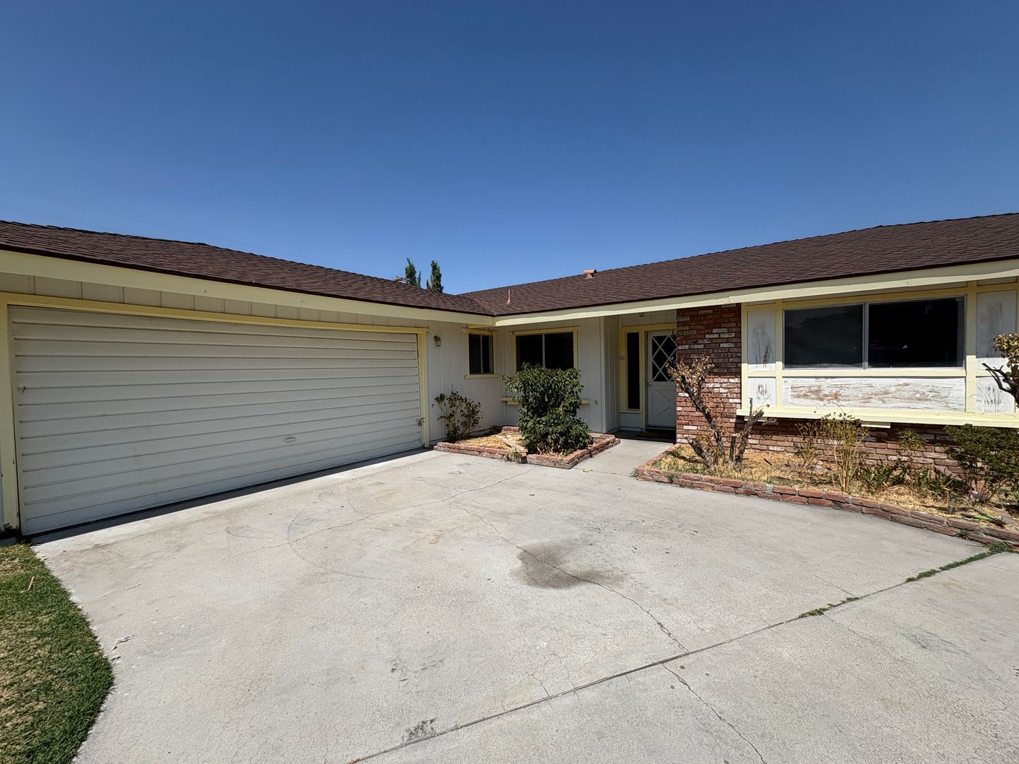 Home With Mountain Views – photo 1
