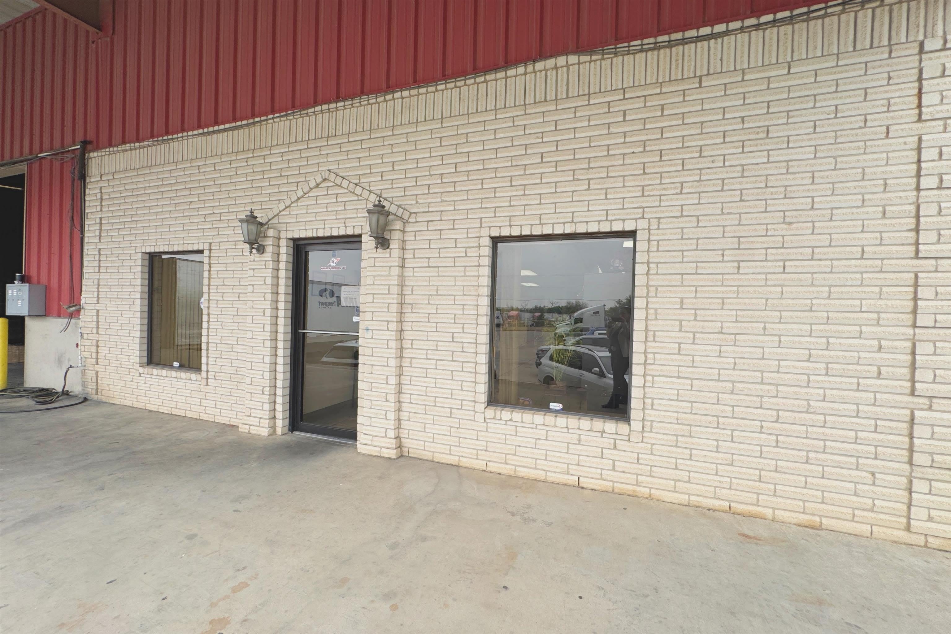 14208 Business Ave – photo 3