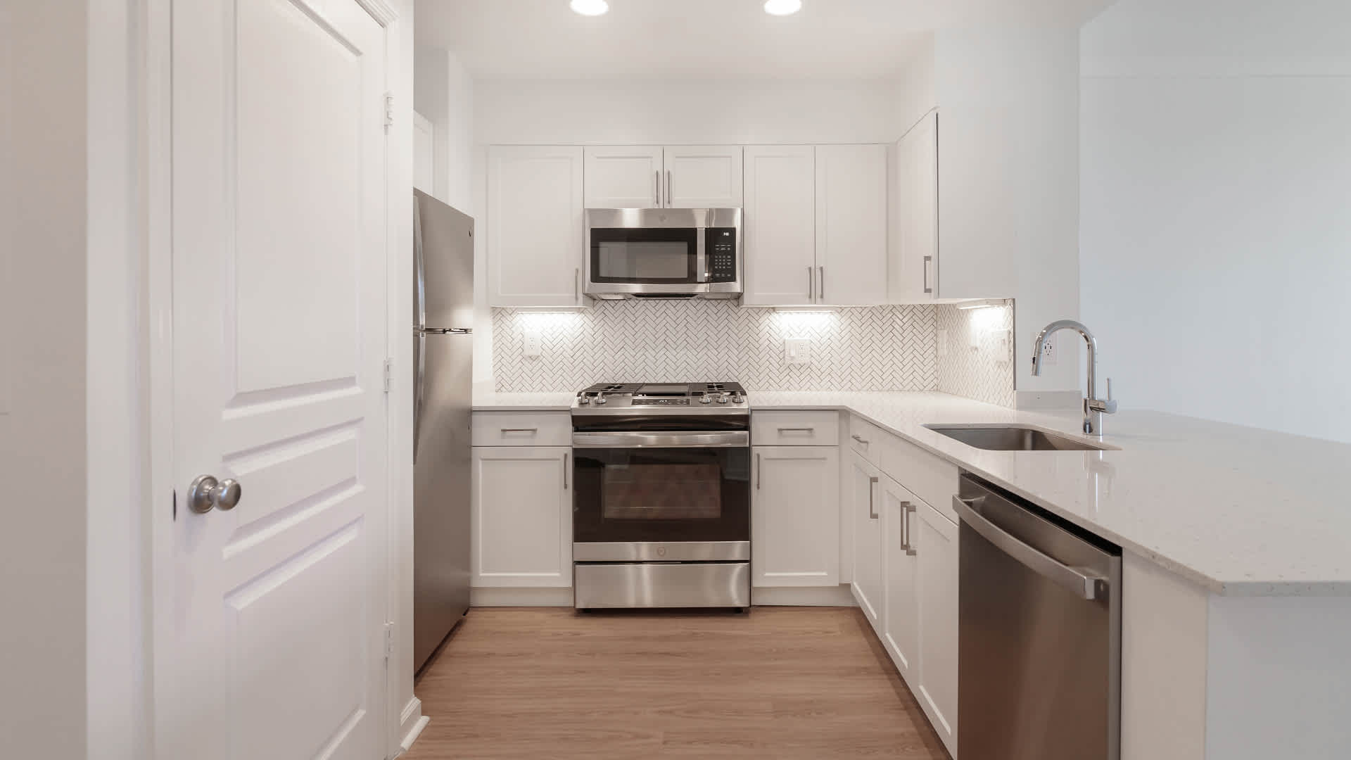 2201 Wilson – photo 5