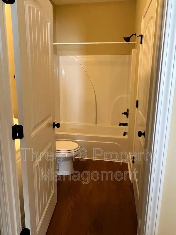 1555 Craig St – photo 4