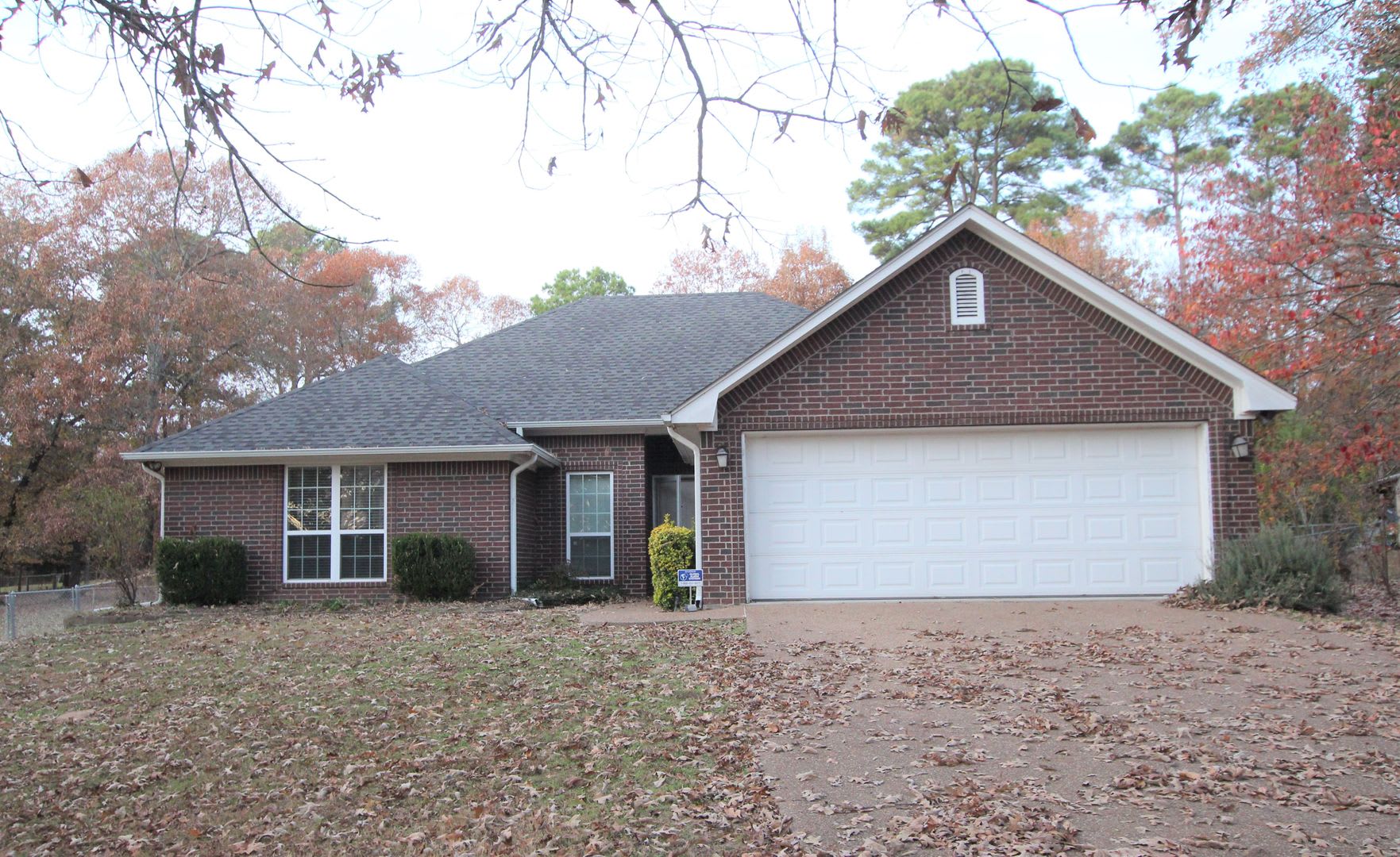 Beautiful 3 Bedroom Home in Flint! – photo 1