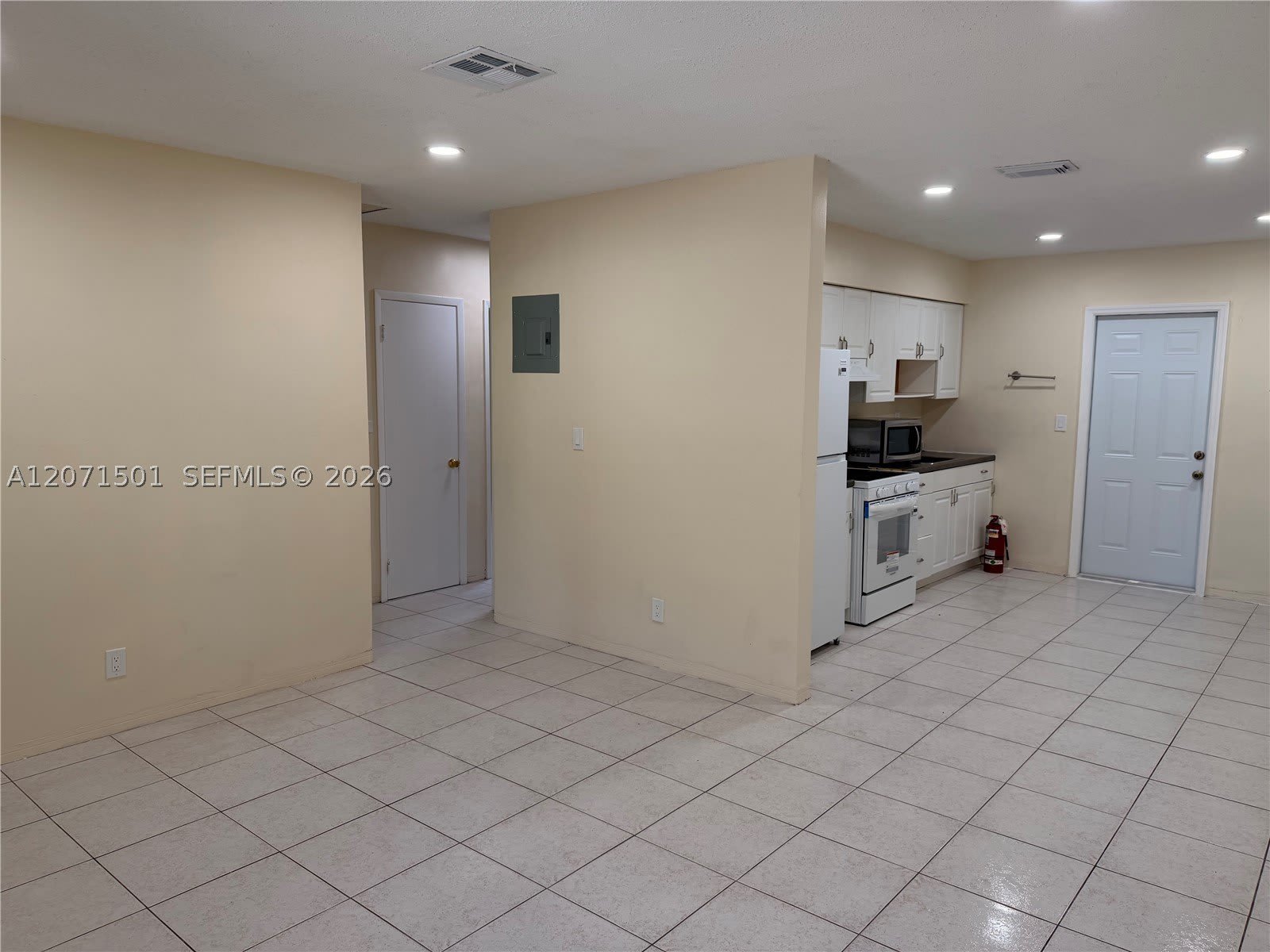 6050 SW 34th St – photo 4