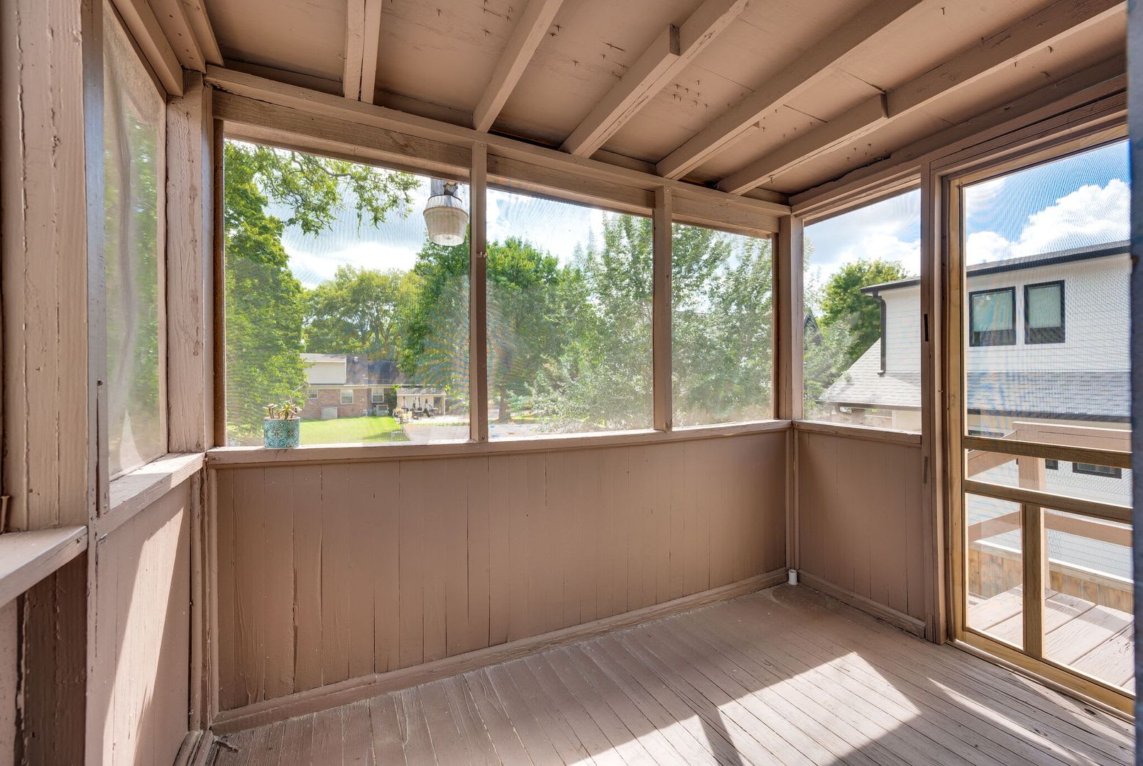 This charming 1920's tudor is walking distance to Martin's BBQ, and to 12 South! – photo 4