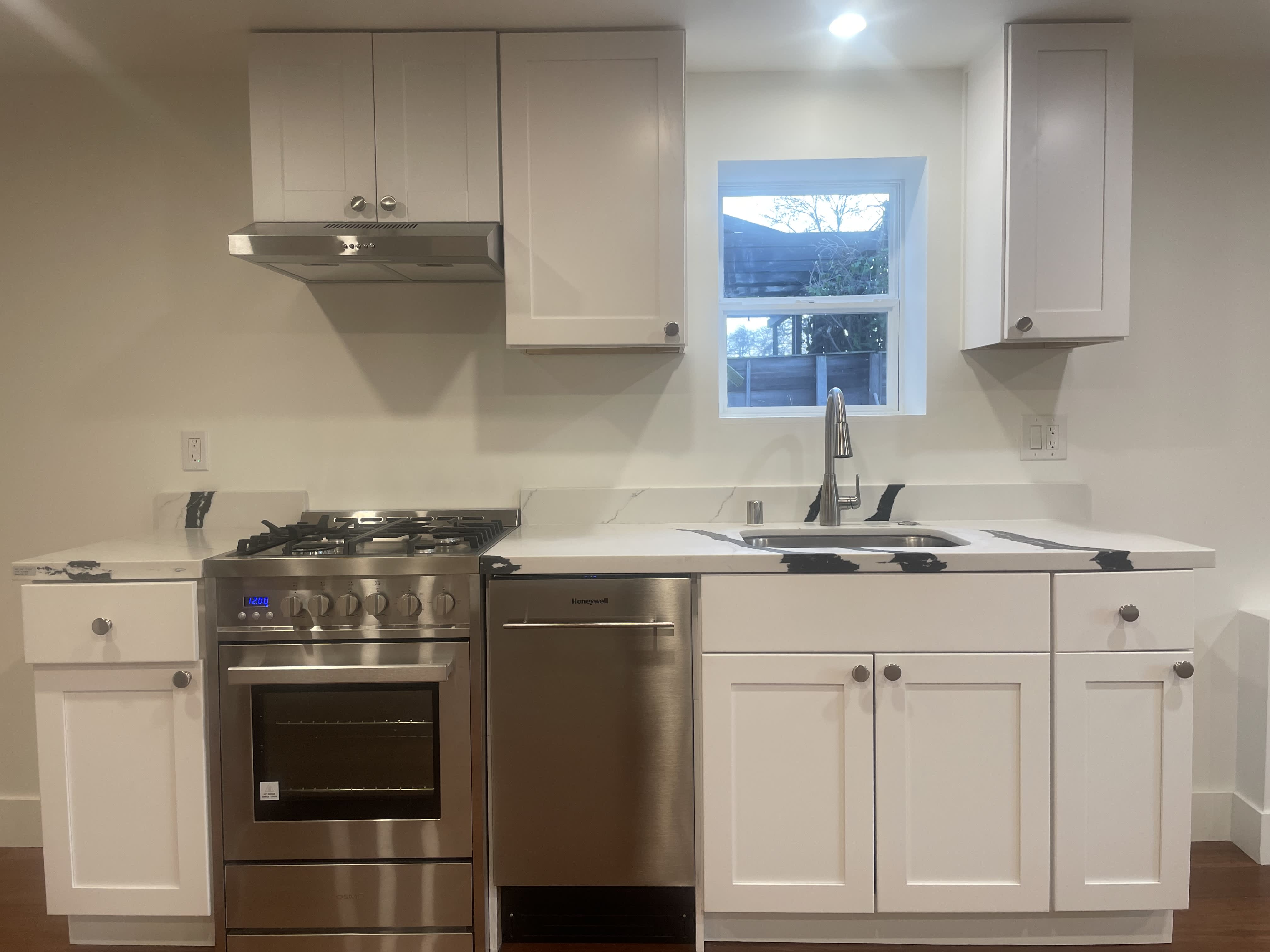 1453 Hampel Street – photo 2