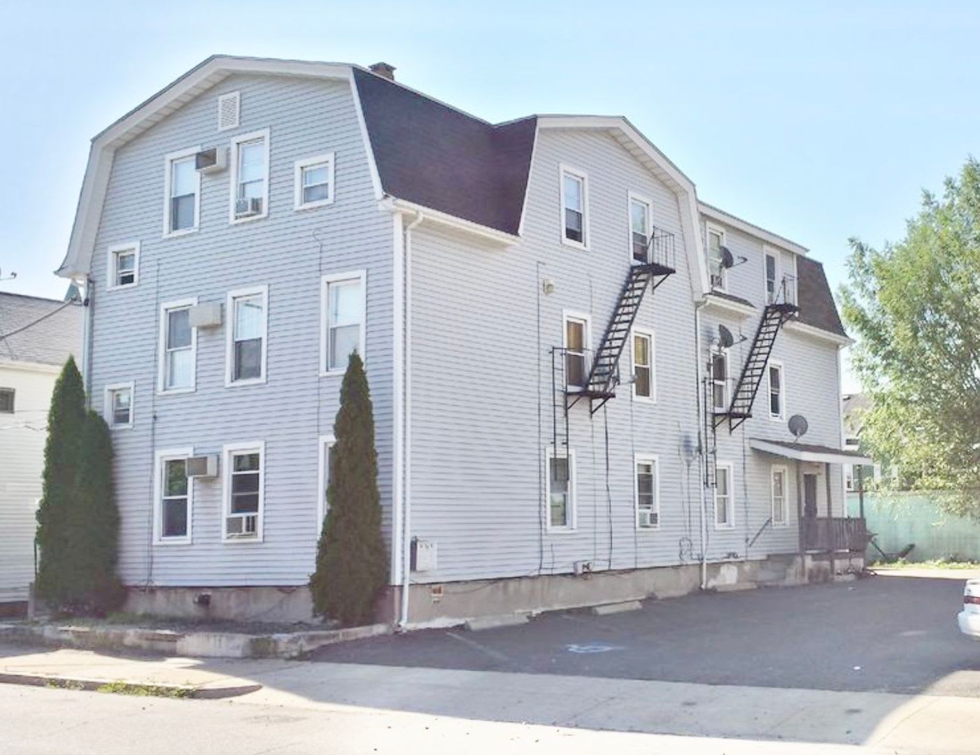 **Pawtucket/Woodlawn – Large Two Bed Section 8 Welcome -$1,400** – photo 2
