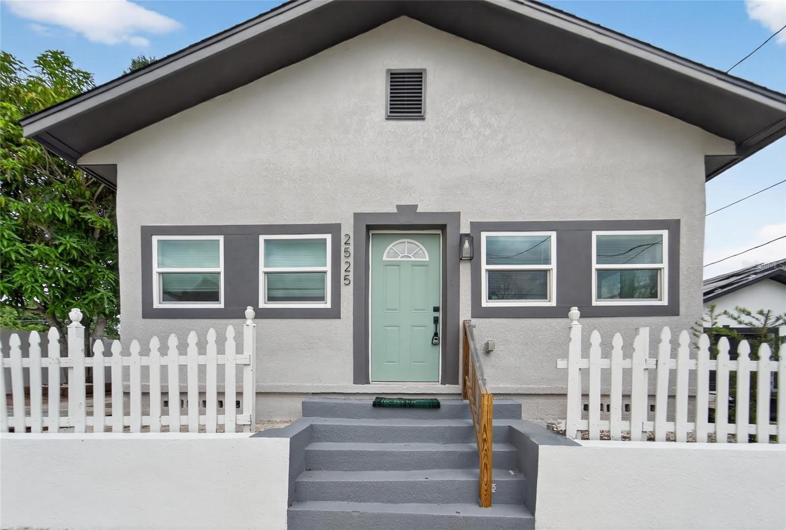 2525 W BEACH Street – photo 2