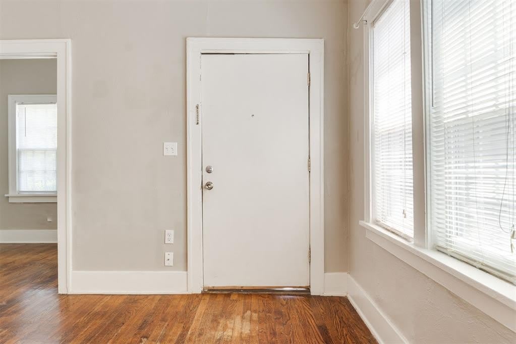 2609 N Shartel Avenue – photo 5