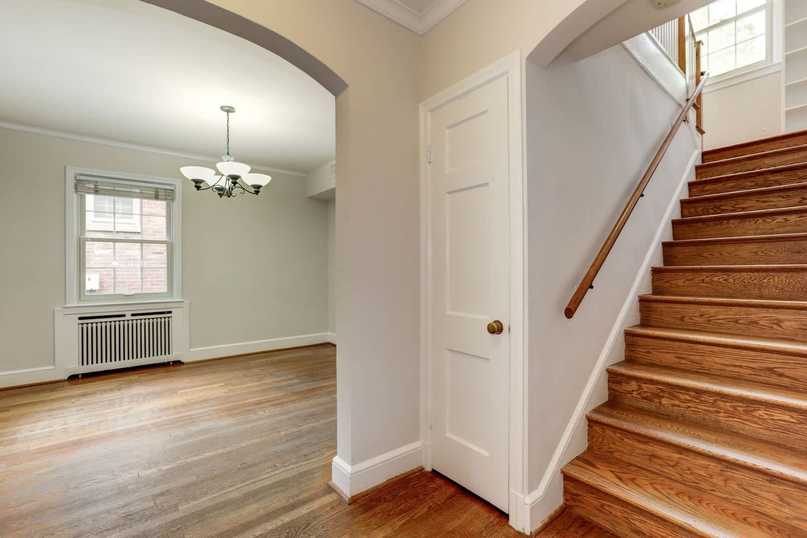 3 Bed Colonial in AU Park – photo 2
