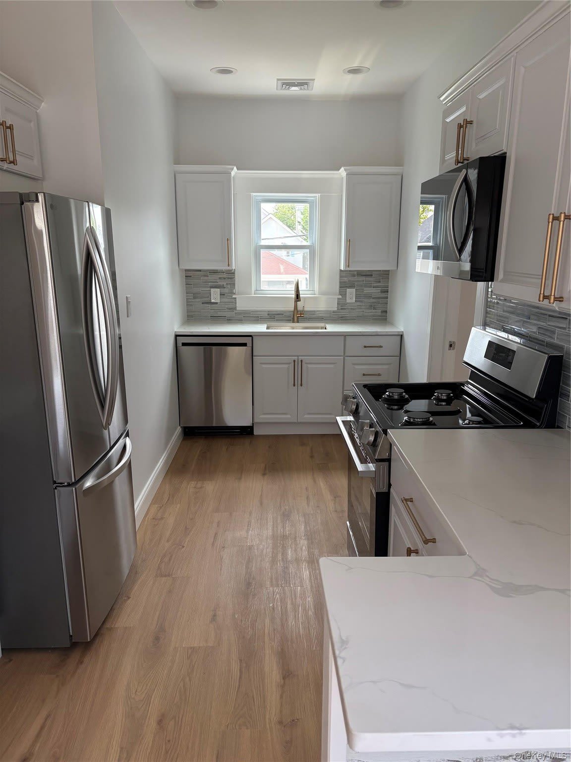 1006 Pennsylvania Ave upper – photo 2