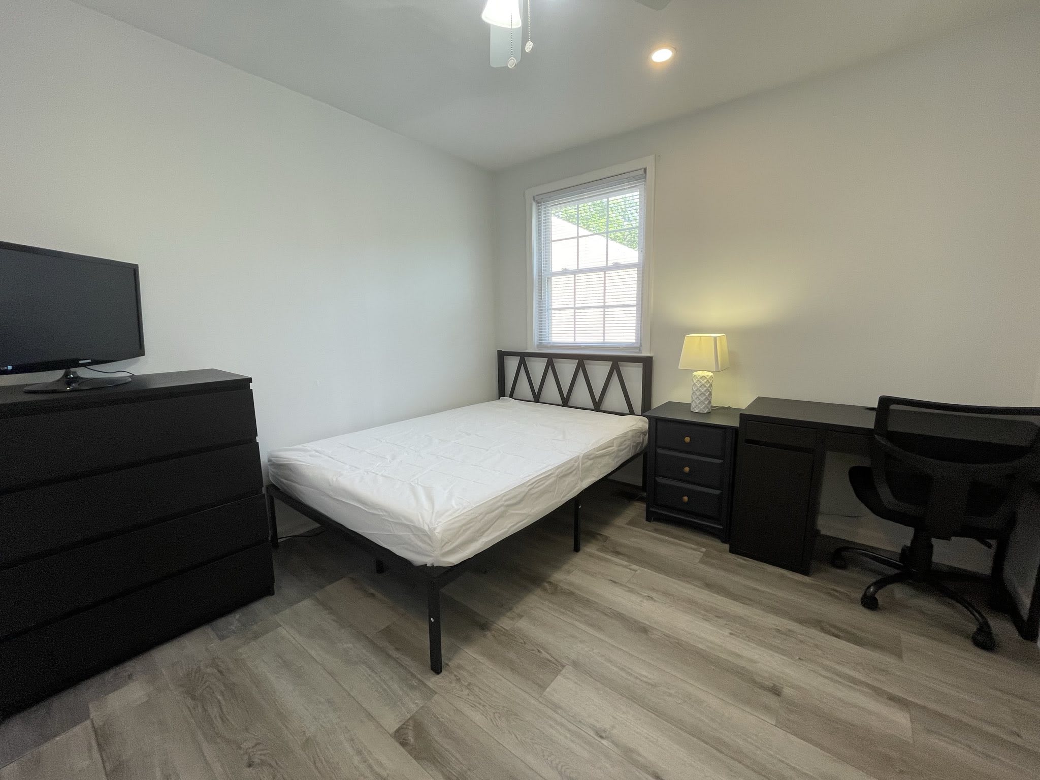 4199 University Dr – photo 3