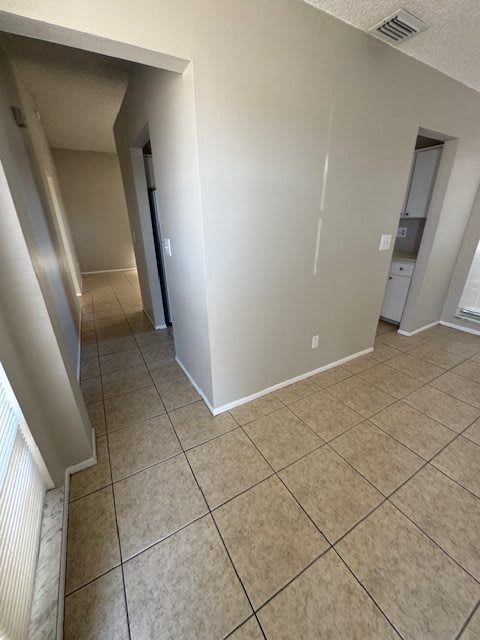 411 Diplomat Pkwy E – photo 2