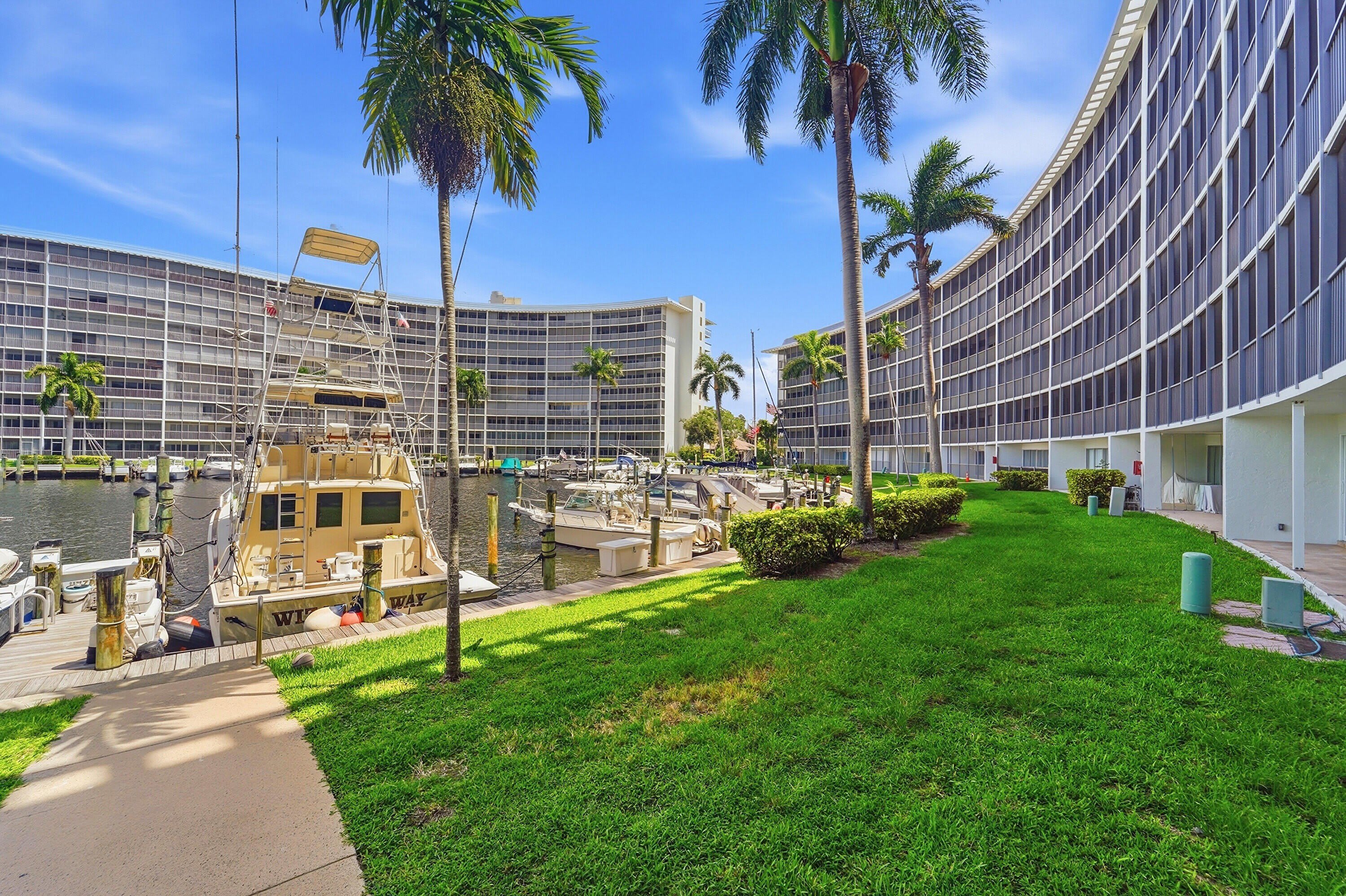 1427 E Hillsboro Boulevard – photo 1