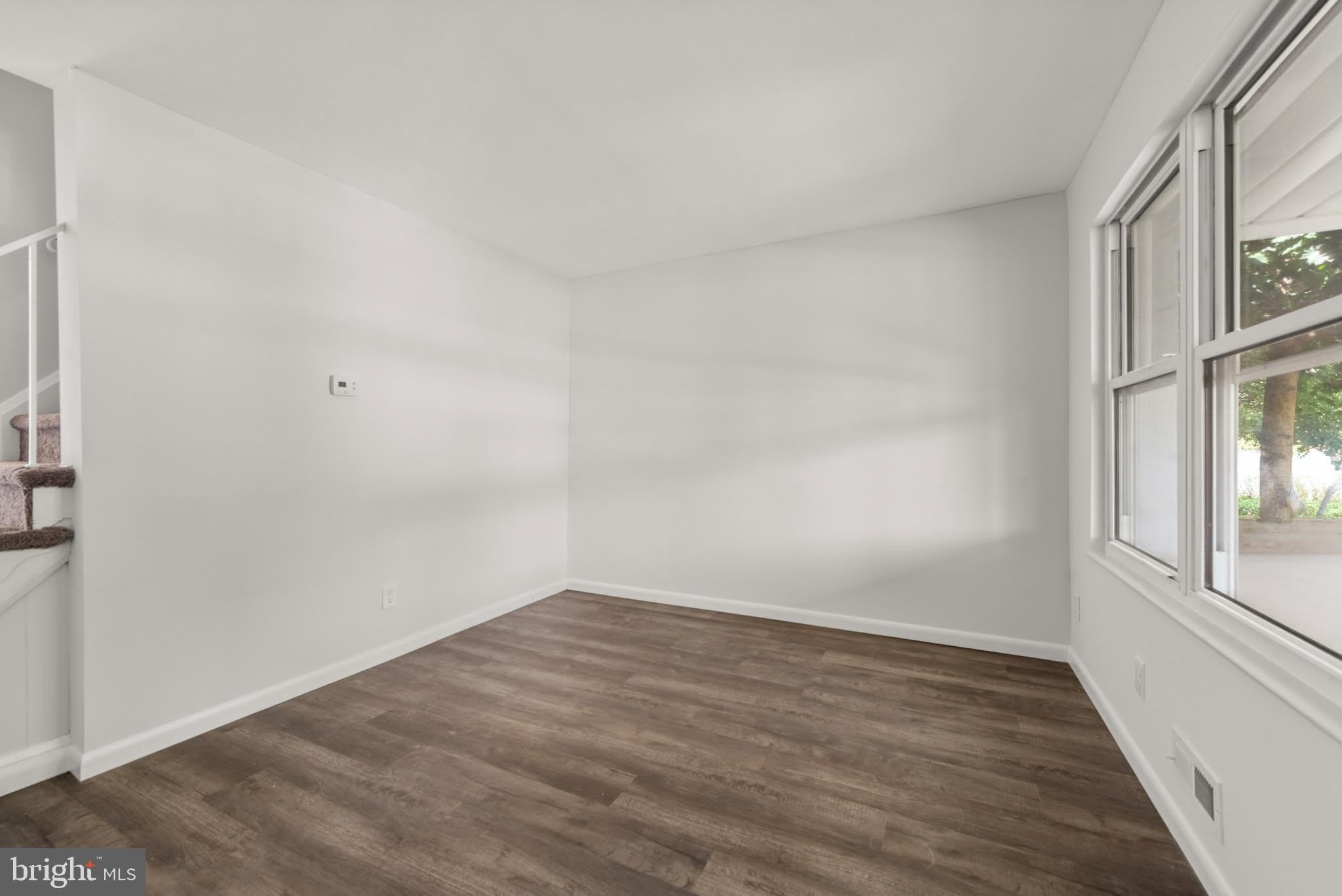747 ARNCLIFFE Road – photo 3