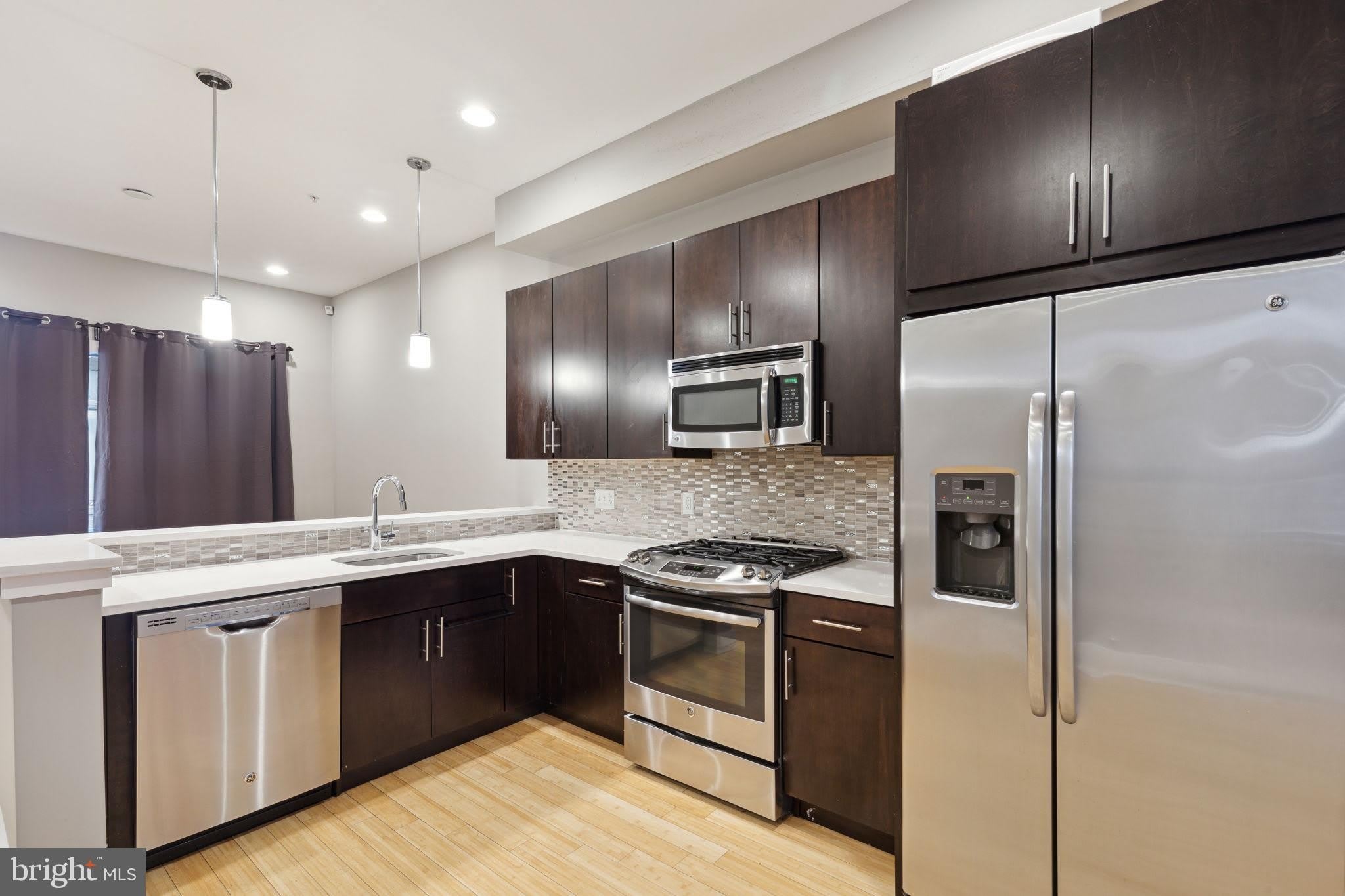 1130 N FRONT Street – photo 5