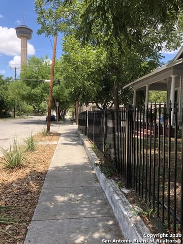 802 Indianola St – photo 3