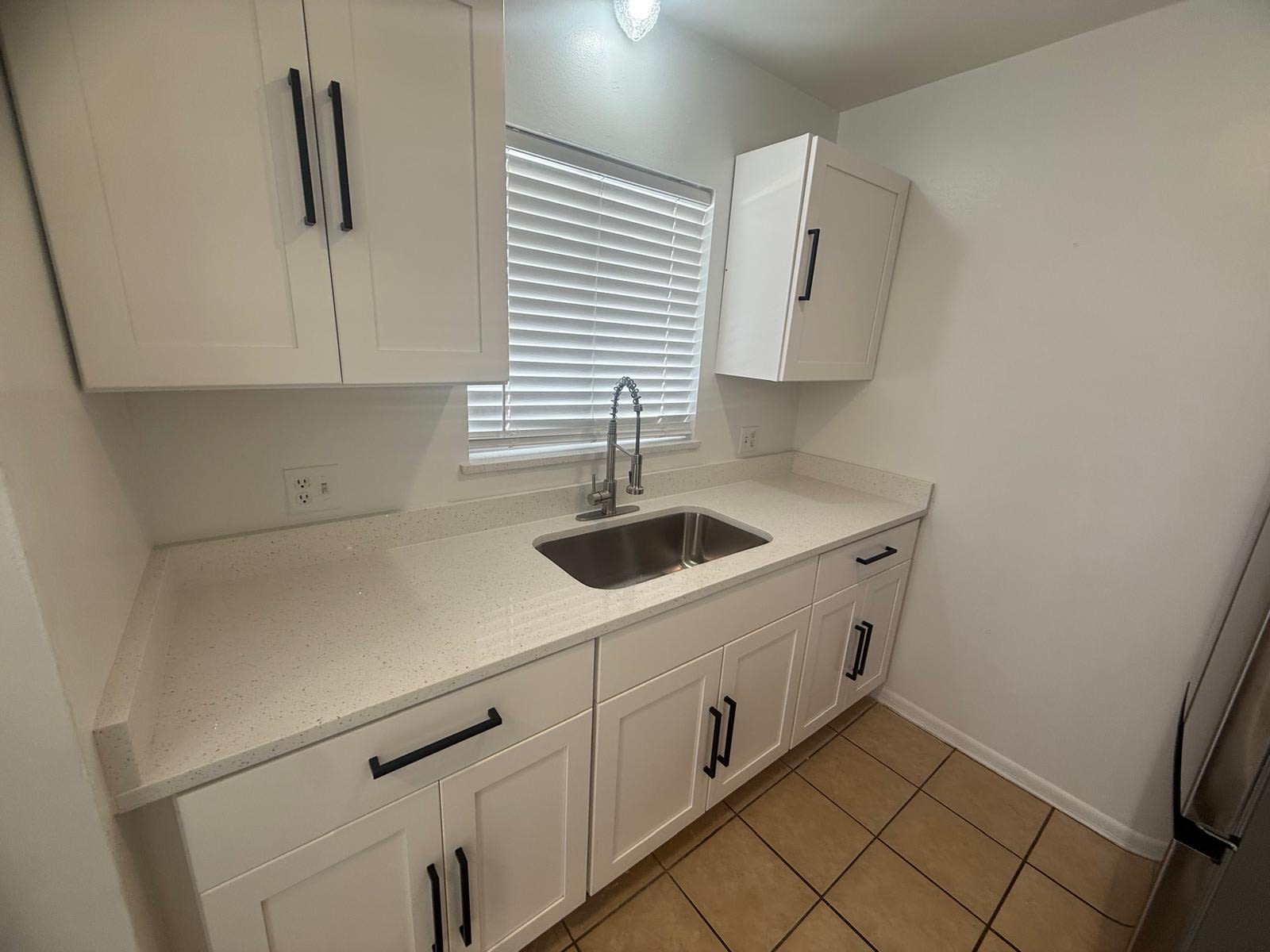 809 W Lancaster Rd – photo 3
