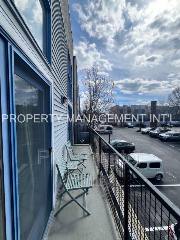 182 Gay St – photo 2