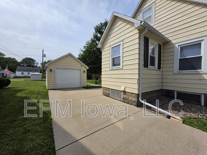 1212 Forest Avenue – photo 2