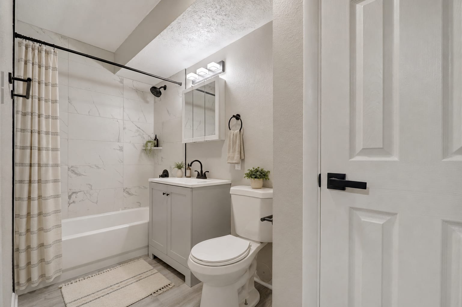 Lakeview Apartments – photo 2
