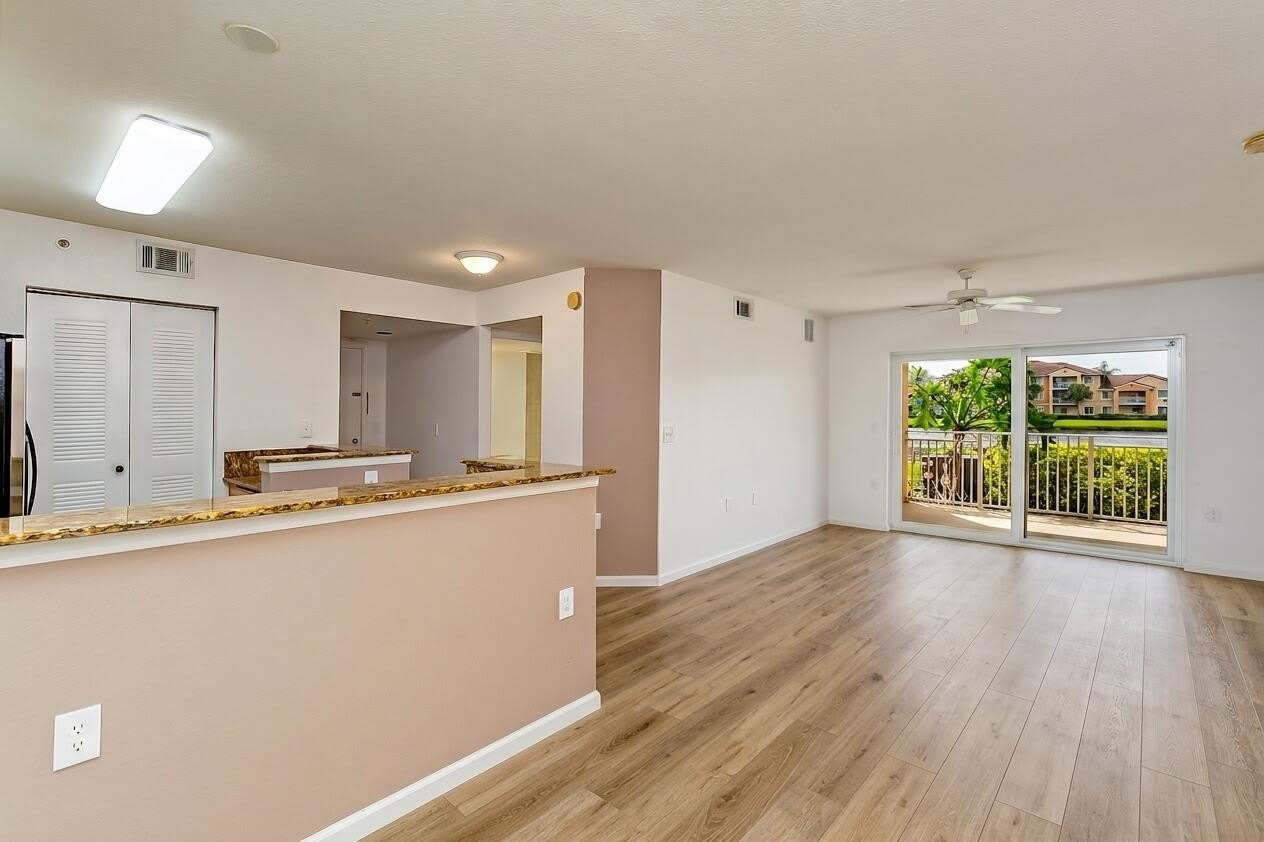 281 SW Palm Drive – photo 1