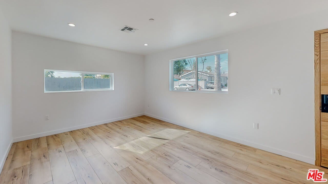 16010 Cantlay St – photo 4