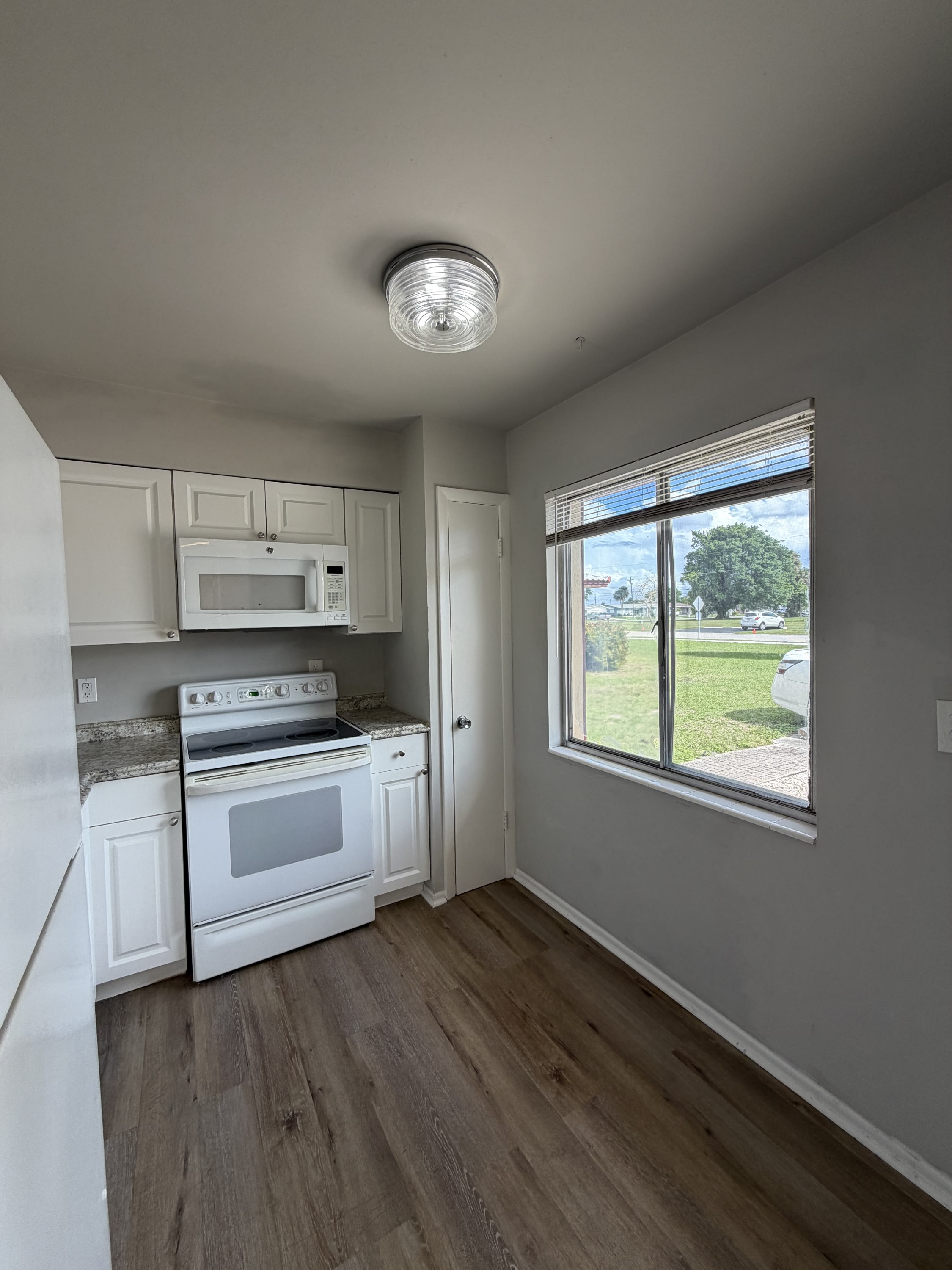 1920 W Lakeview Blvd-4 – photo 4