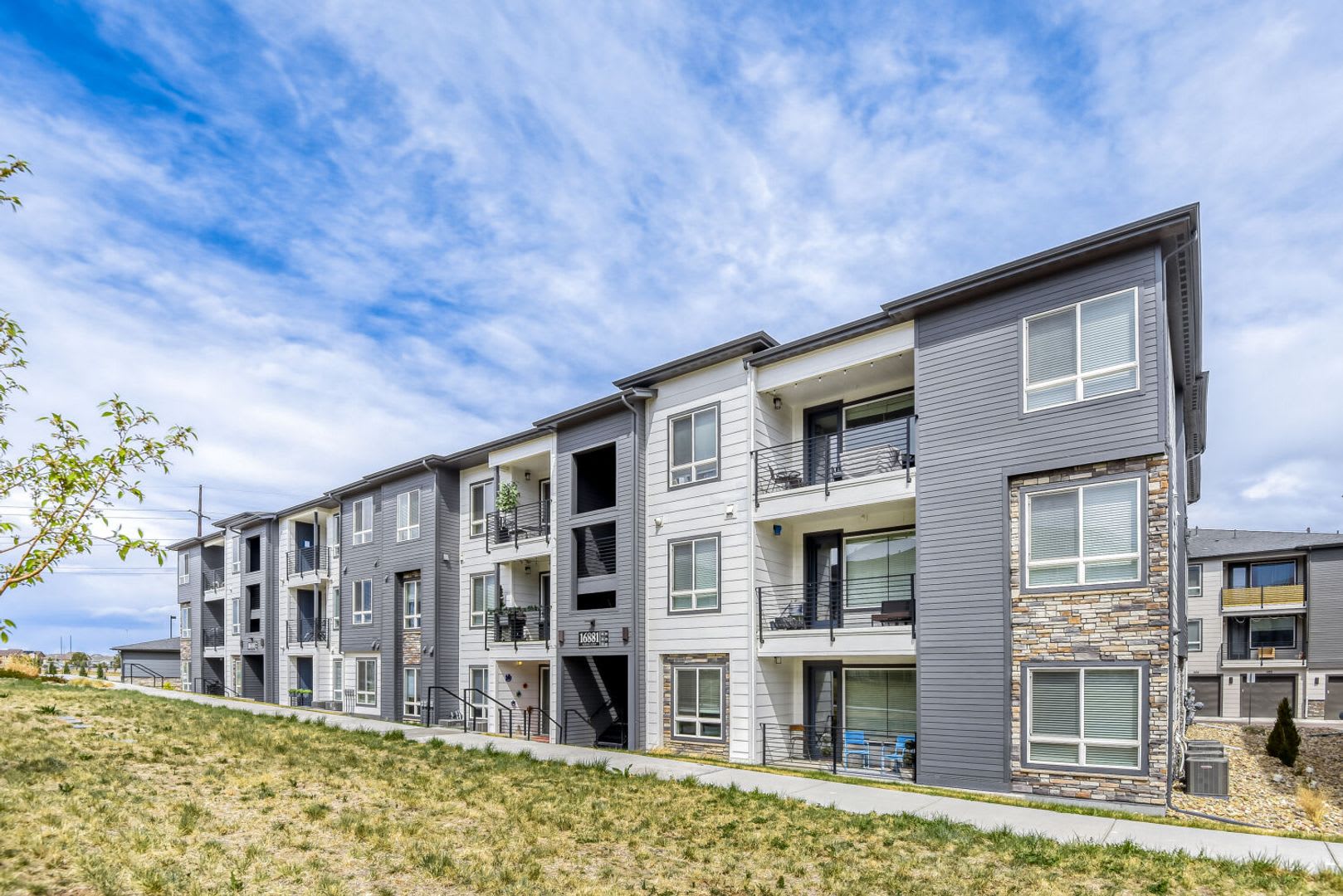 Contemporary Parker Condo – photo 4